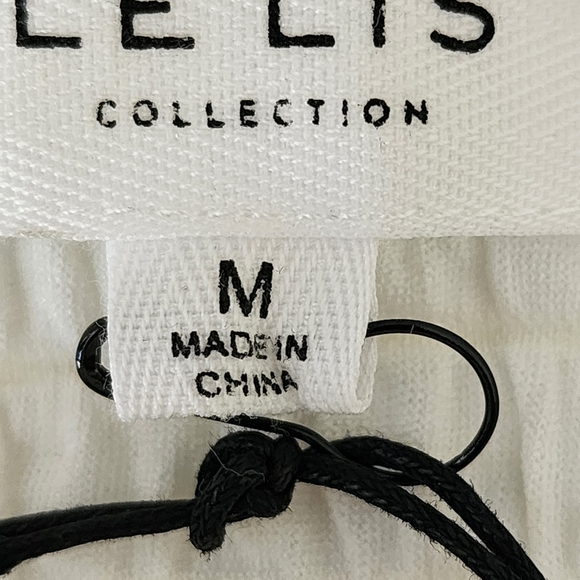 Le Lis Women’s Smocked Stretch Short Sleeve Top Off White Size Medium NWT - Picture 11 of 12